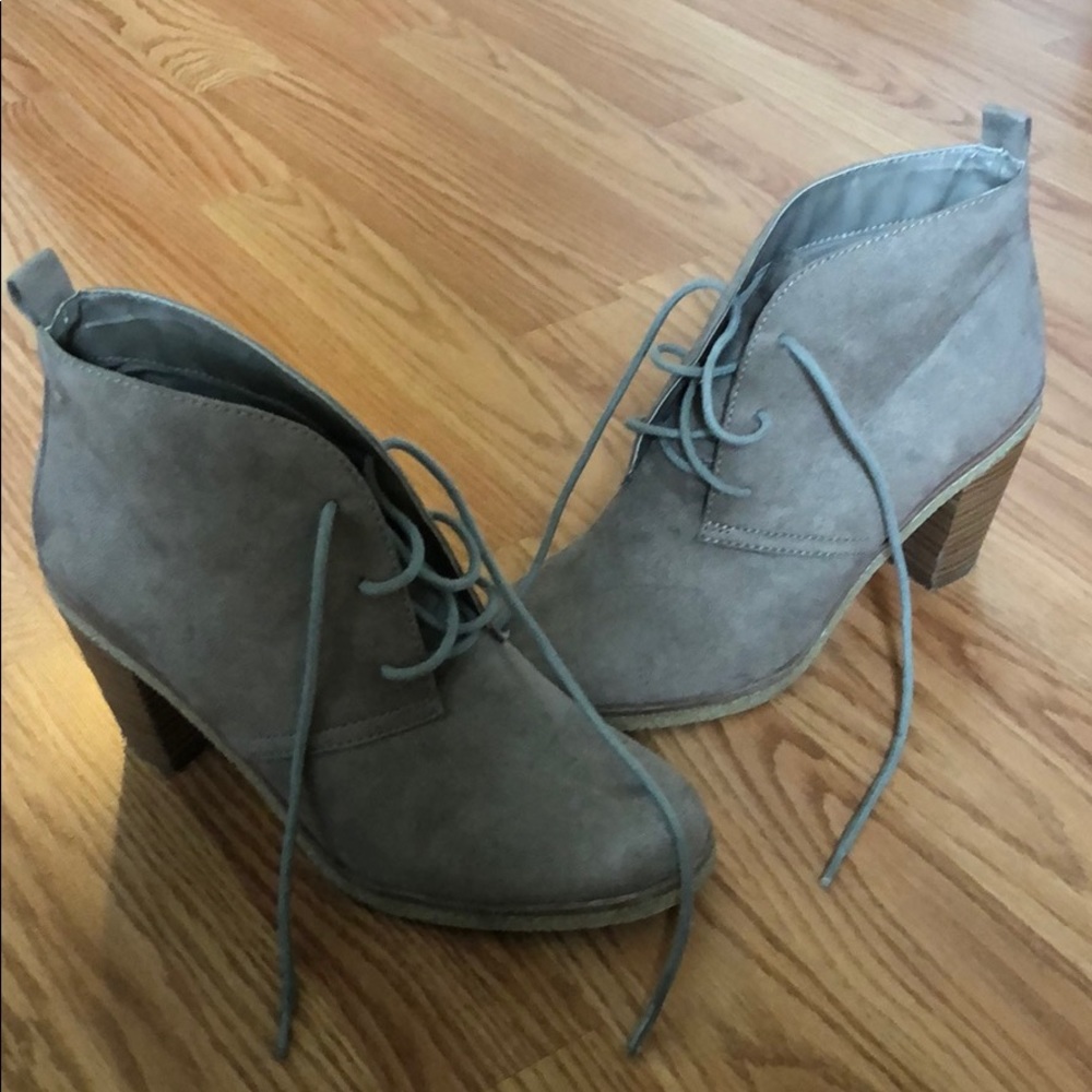 American Eagle Lace up heeled booties